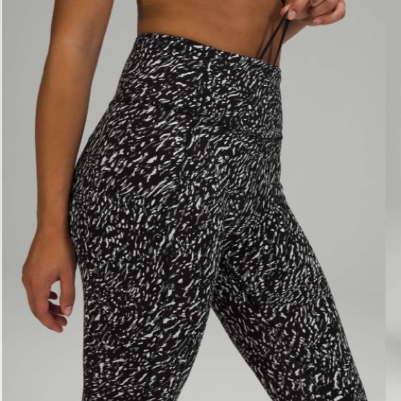 Lululemon Fast and Free High Rise Crop 23" in Speckle Trail Black Multi Size 10 - Picture 4 of 13